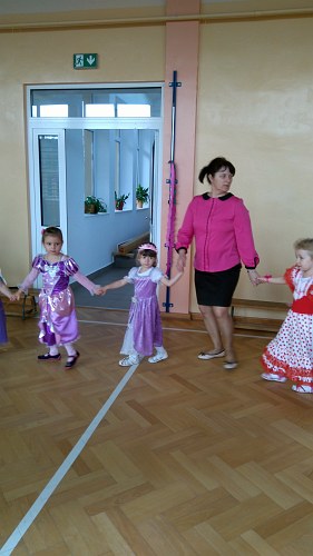 Zabawa choinkowa przedszkolaków