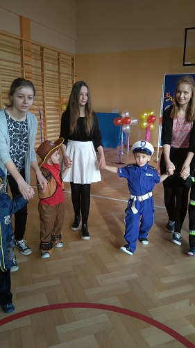 Zabawa choinkowa przedszkolaków