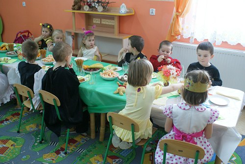 Zabawa choinkowa przedszkolaków