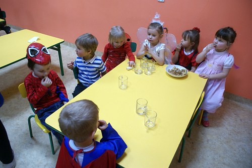 Zabawa choinkowa przedszkolaków