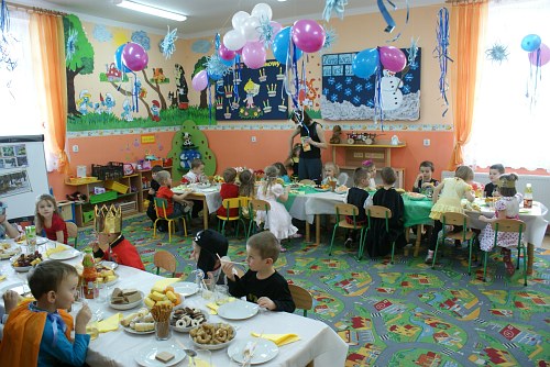 Zabawa choinkowa przedszkolaków
